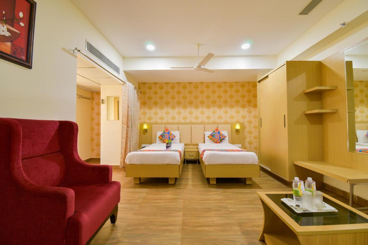 Hotel Raintr33 Haidarábád Kültér fotó